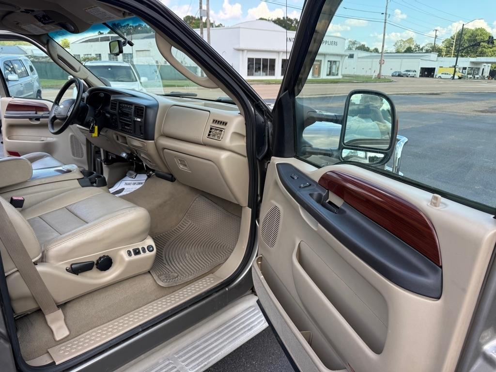 Ford Excursion  2005