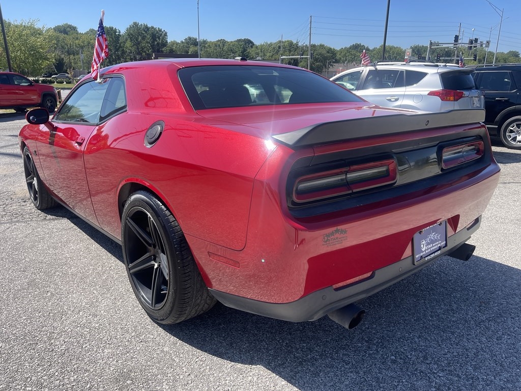 2015 Dodge Challenger R/T photo 4
