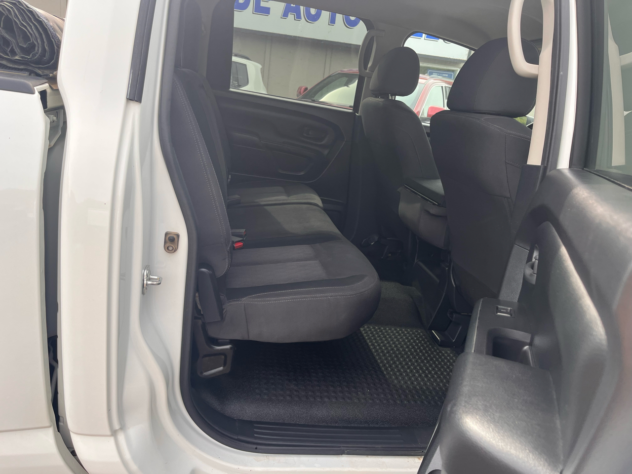 2022 Nissan Titan S Crew Cab photo 7