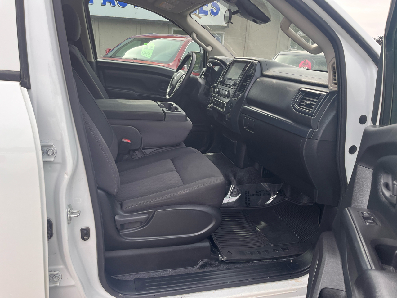 2022 Nissan Titan S Crew Cab photo 8