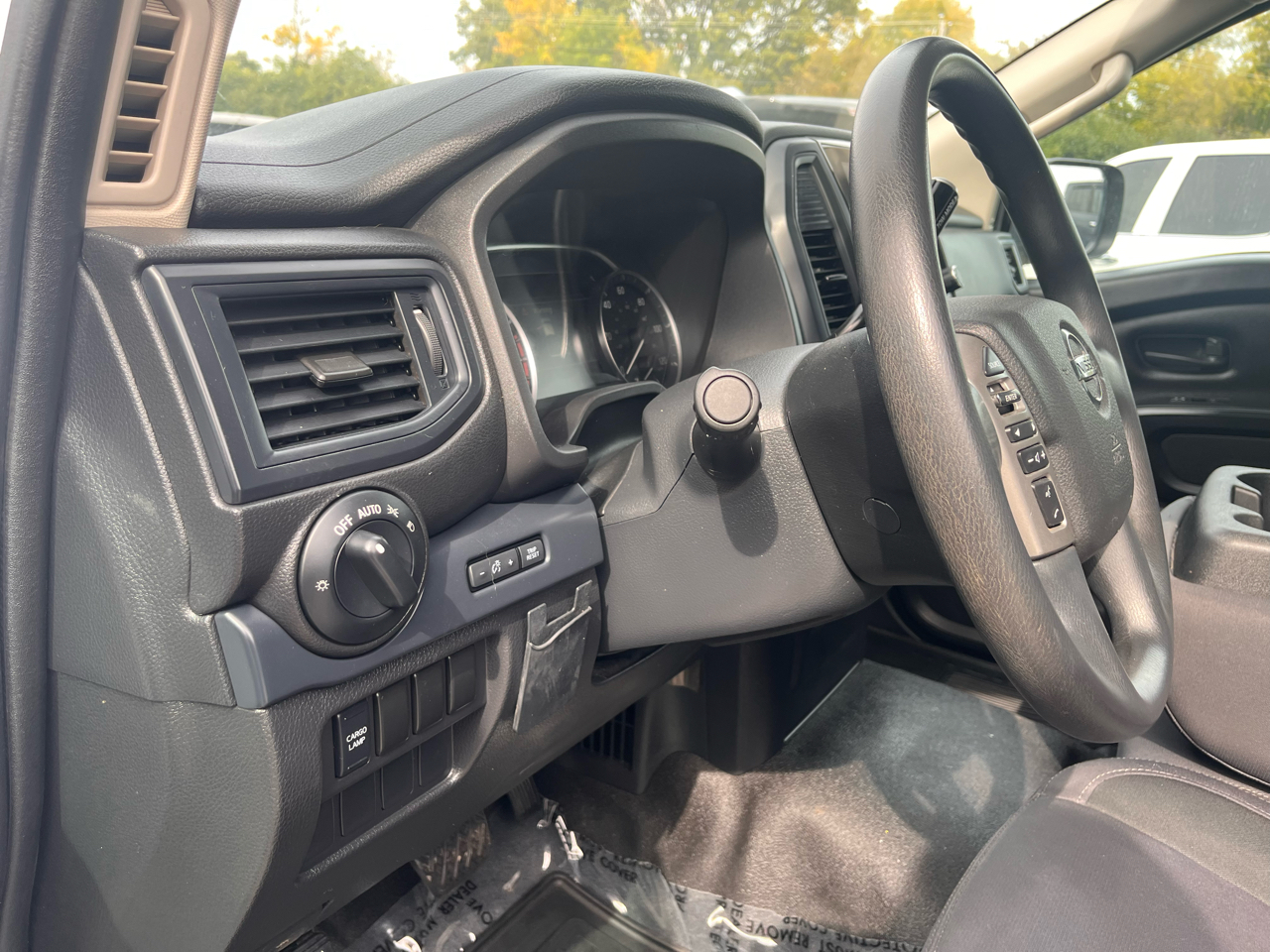 2022 Nissan Titan S Crew Cab photo 9