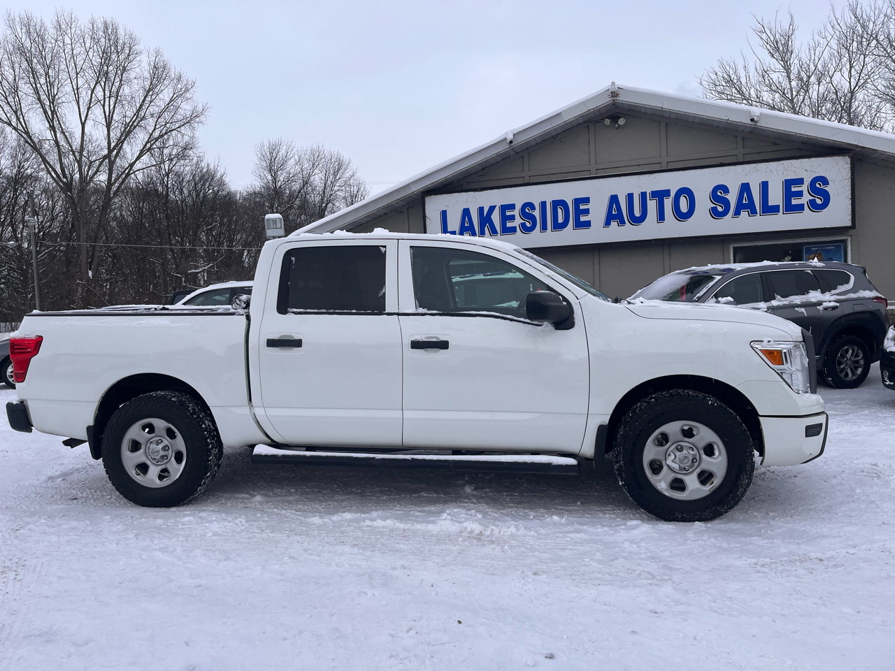2022 Nissan Titan S Crew Cab 4WD