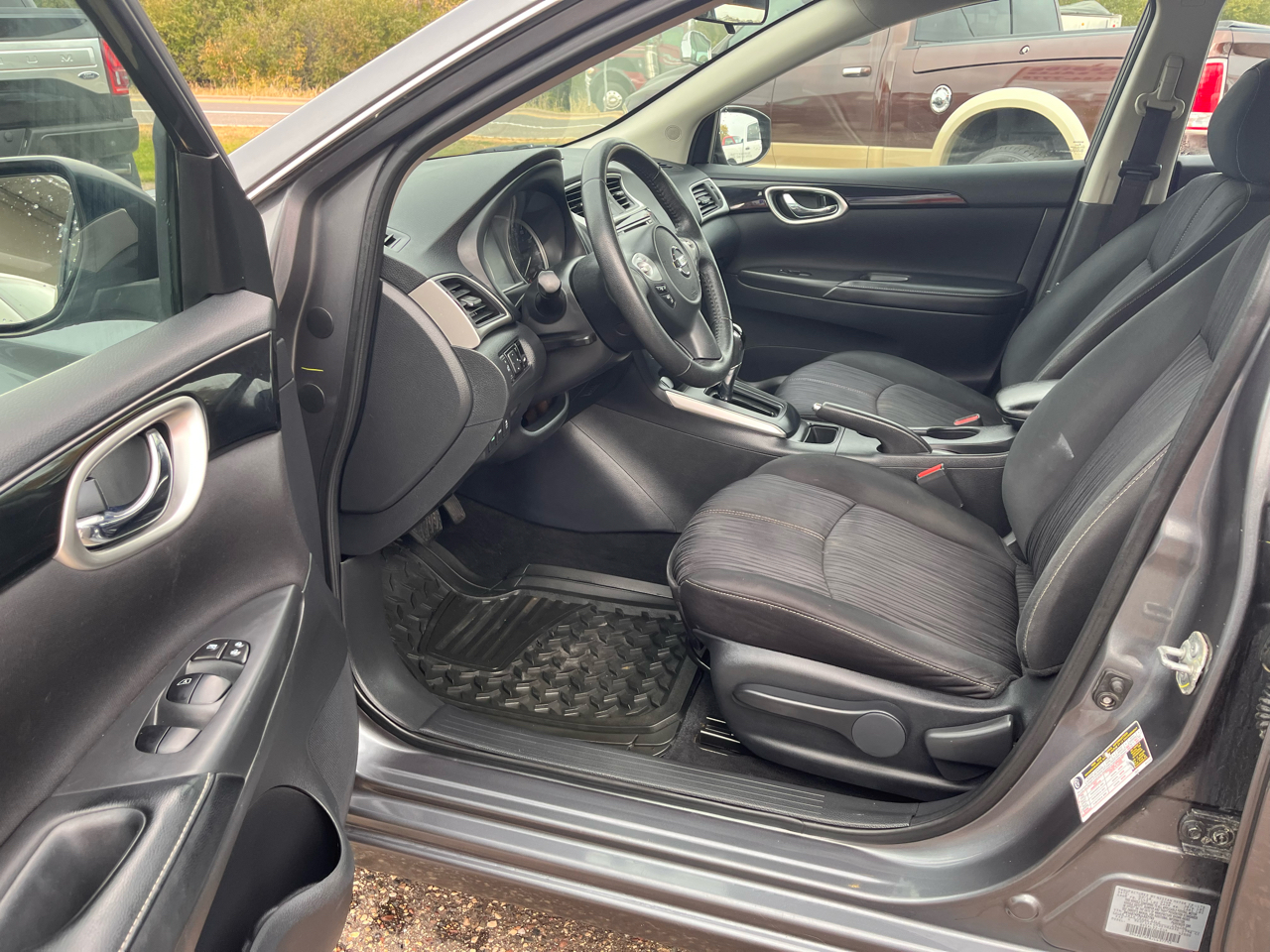 Nissan Sentra SV 4D Sedan 2018 Nissan Sentra SV 4D Sedan 2018