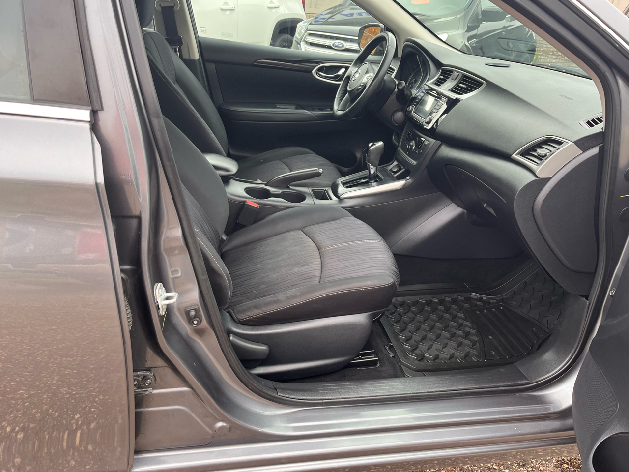 Nissan Sentra SV 4D Sedan 2018 Nissan Sentra SV 4D Sedan 2018