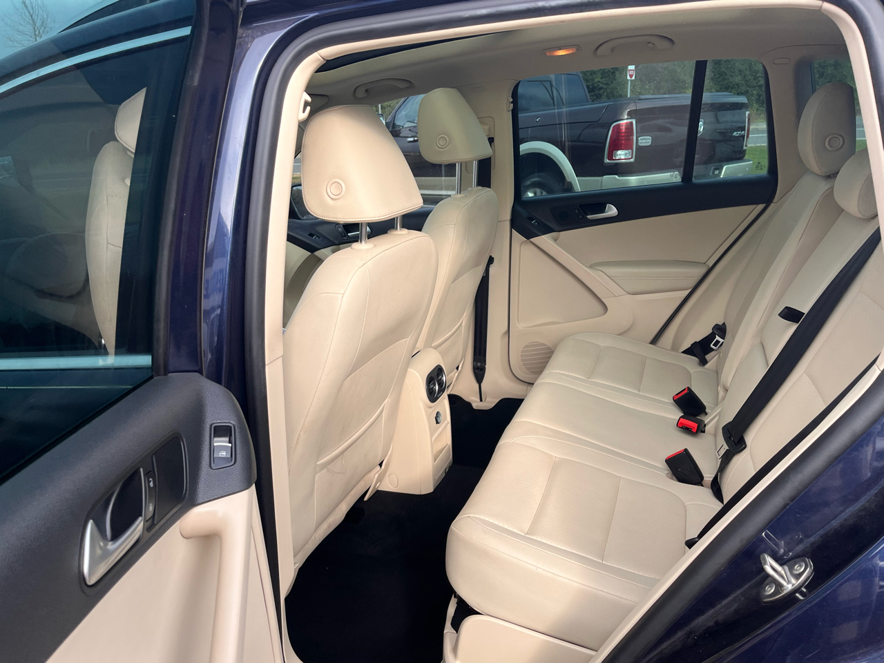 Volkswagen Tiguan 2WD 4dr Auto SE 2015 Volkswagen Tiguan 2WD 4dr Auto SE 2015