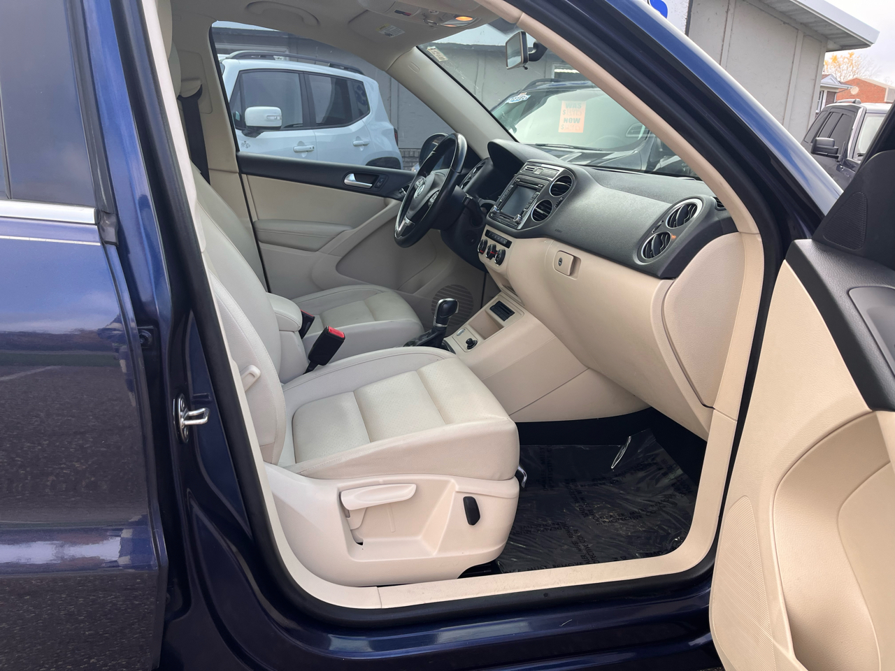 Volkswagen Tiguan 2WD 4dr Auto SE 2015 Volkswagen Tiguan 2WD 4dr Auto SE 2015