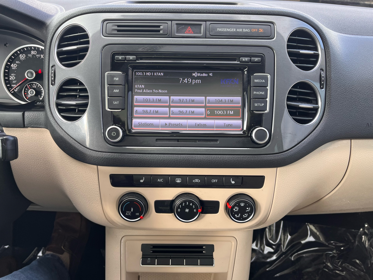 Volkswagen Tiguan 2WD 4dr Auto SE 2015 Volkswagen Tiguan 2WD 4dr Auto SE 2015