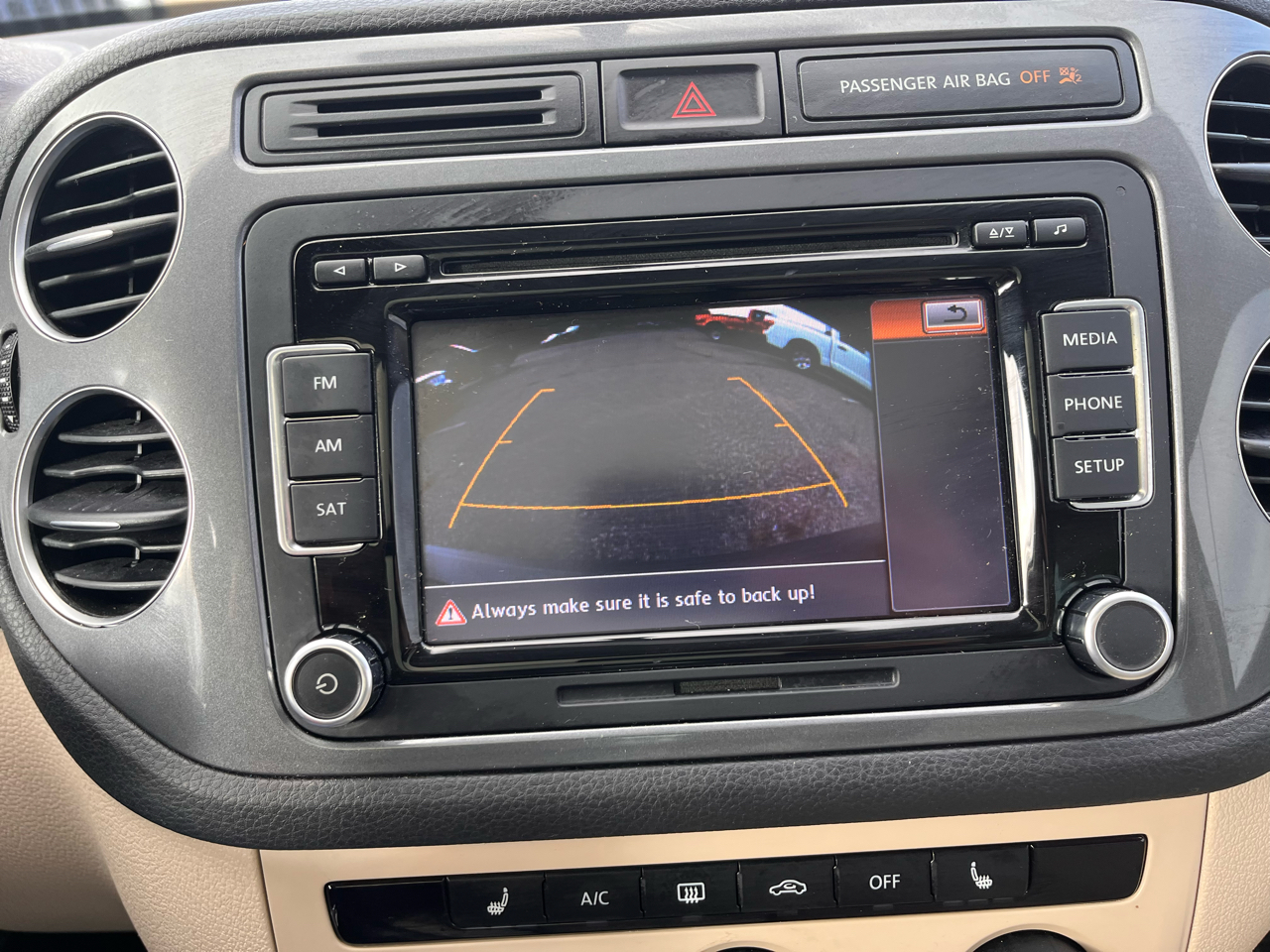 Volkswagen Tiguan 2WD 4dr Auto SE 2015 Volkswagen Tiguan 2WD 4dr Auto SE 2015