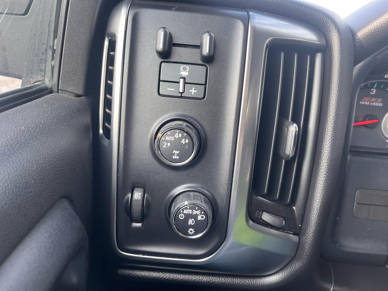 Chevrolet Silverado 1500 4WD Crew Cab 143.5" LT 2015