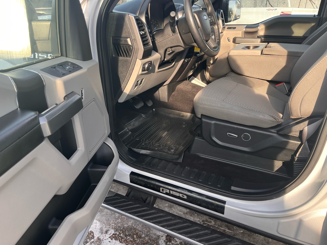 Ford F-150 4WD SuperCrew 139" XLT 2018