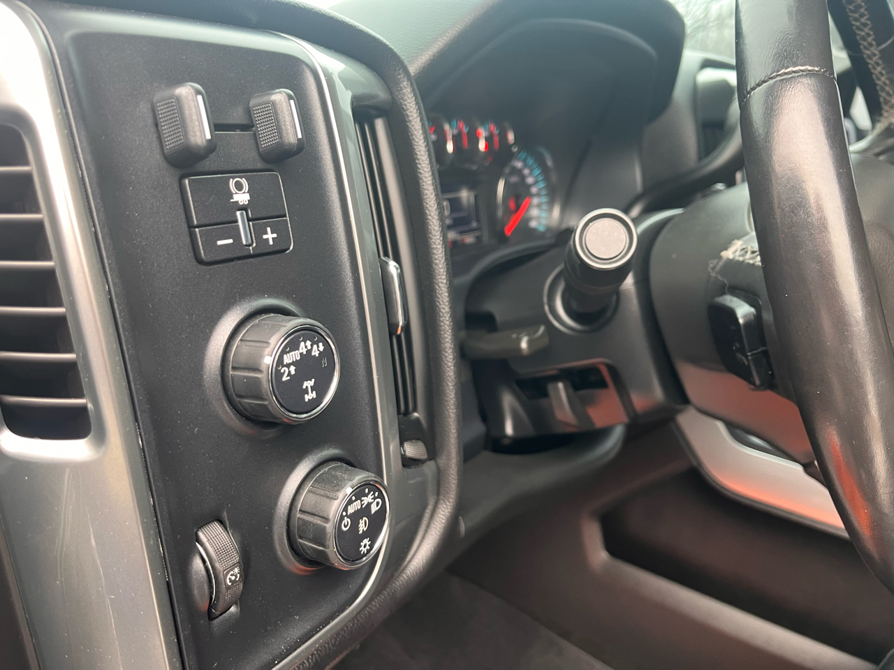 Chevrolet Silverado 1500 4WD Crew Cab 143.5" LT 2017