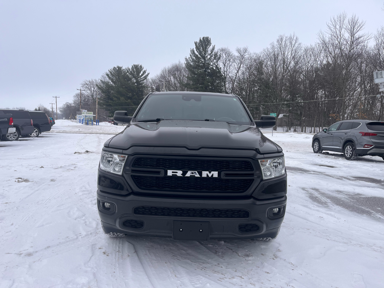 RAM 1500 4WD Quad Cab 140.5" Tradesman 2022