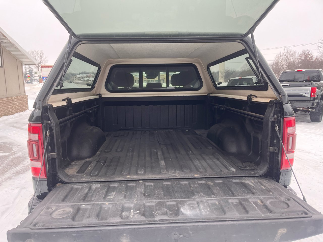 RAM 1500 4WD Quad Cab 140.5" Tradesman 2022