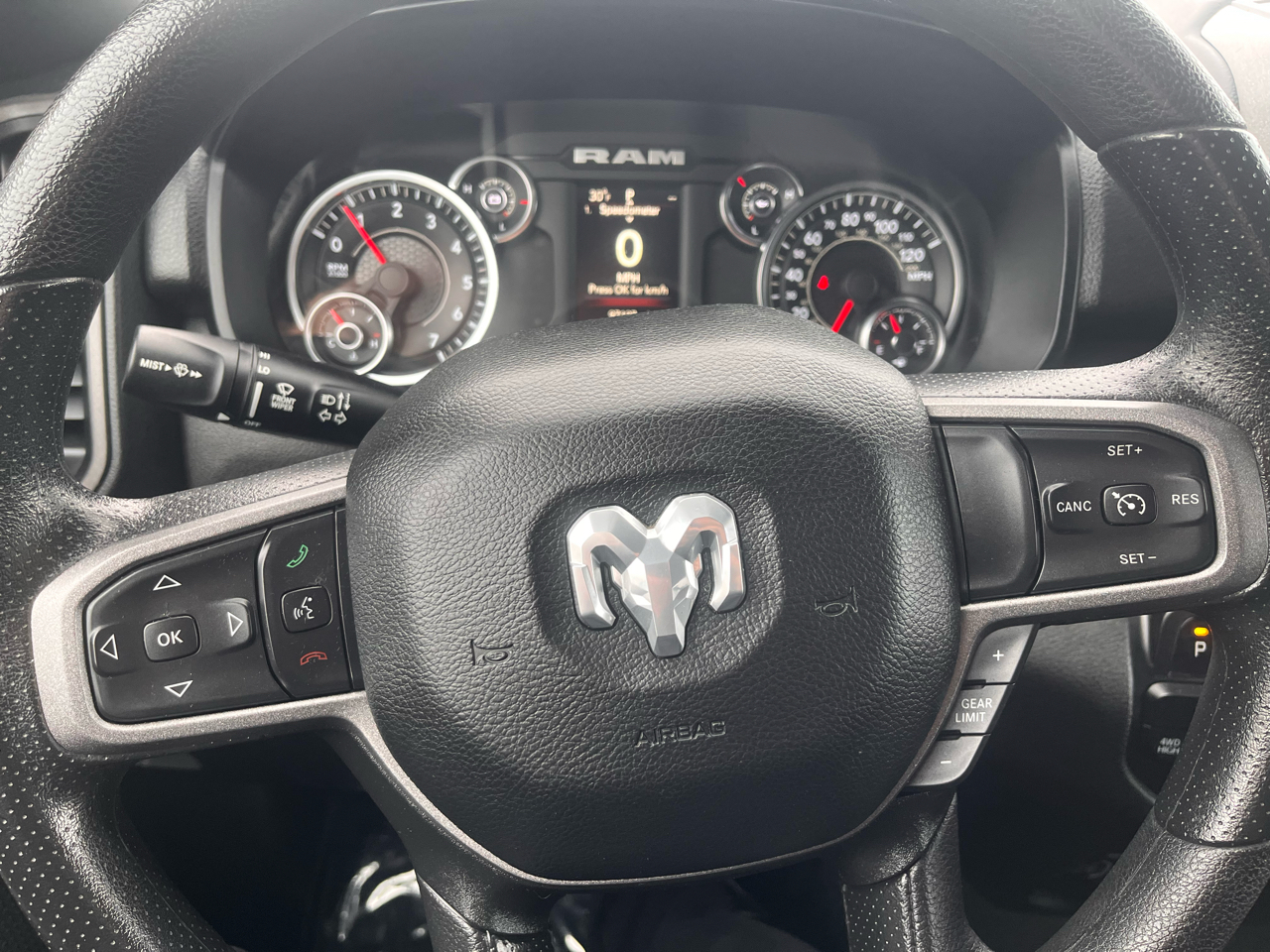 RAM 1500 4WD Quad Cab 140.5" Tradesman 2022