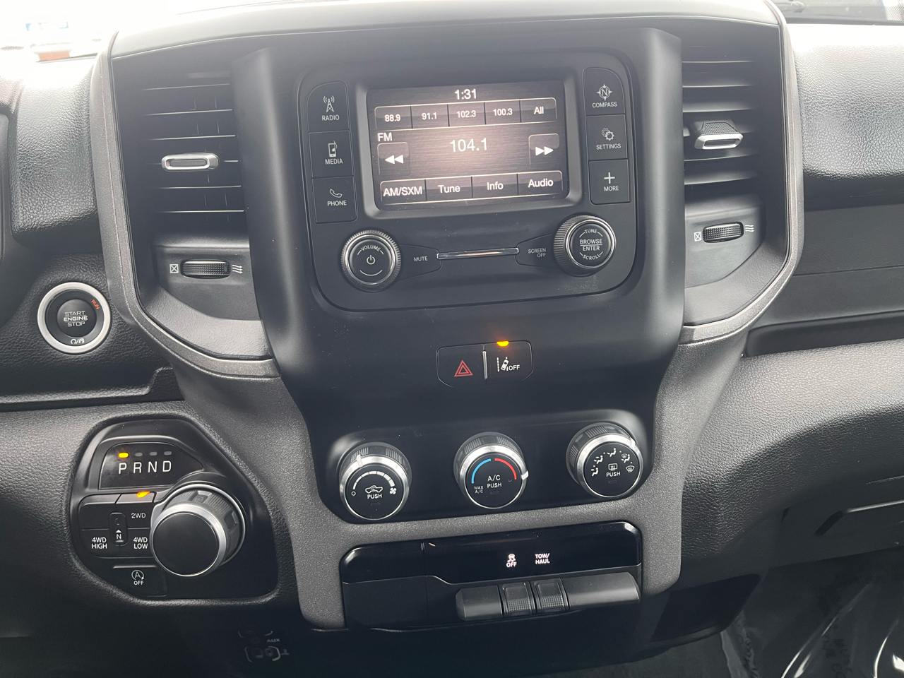 RAM 1500 4WD Quad Cab 140.5" Tradesman 2022