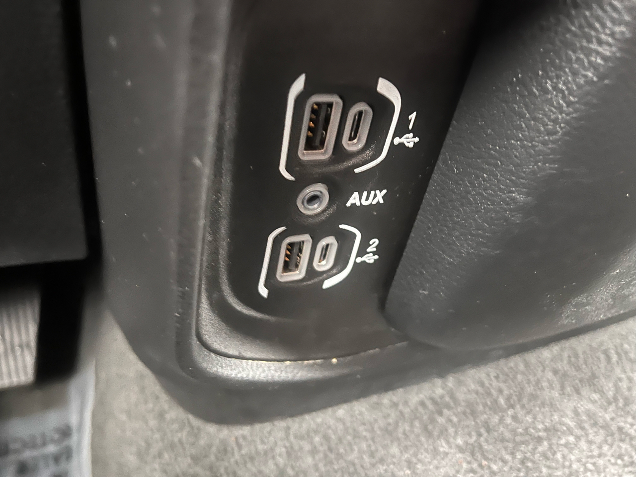 RAM 1500 4WD Quad Cab 140.5" Tradesman 2022