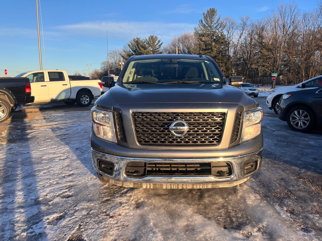 Nissan Titan 4WD Crew Cab SWB SV 2019