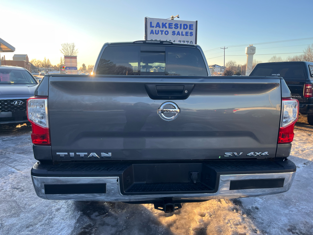 Nissan Titan 4WD Crew Cab SWB SV 2019
