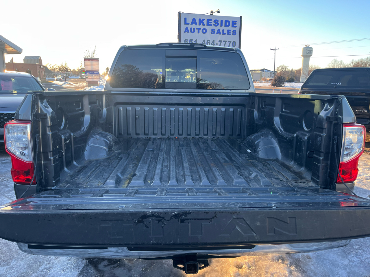 Nissan Titan 4WD Crew Cab SWB SV 2019