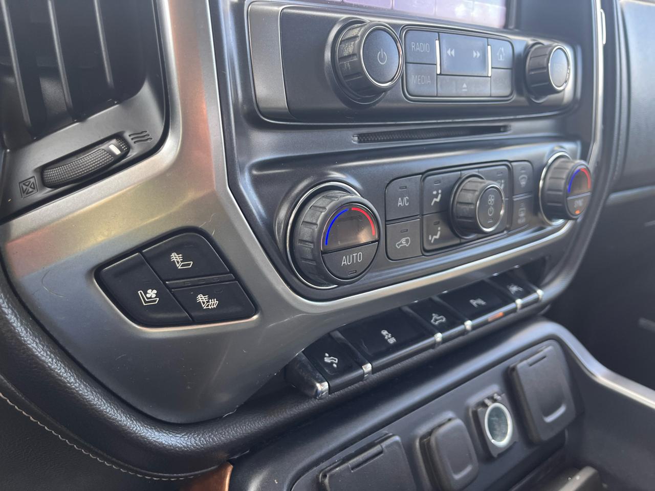 Chevrolet Silverado 1500 4WD Crew Cab 143.5" LTZ 2017