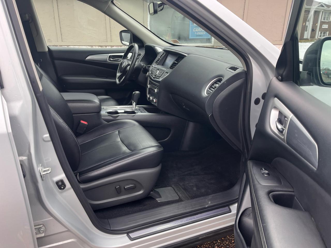 Nissan Pathfinder SL 2020