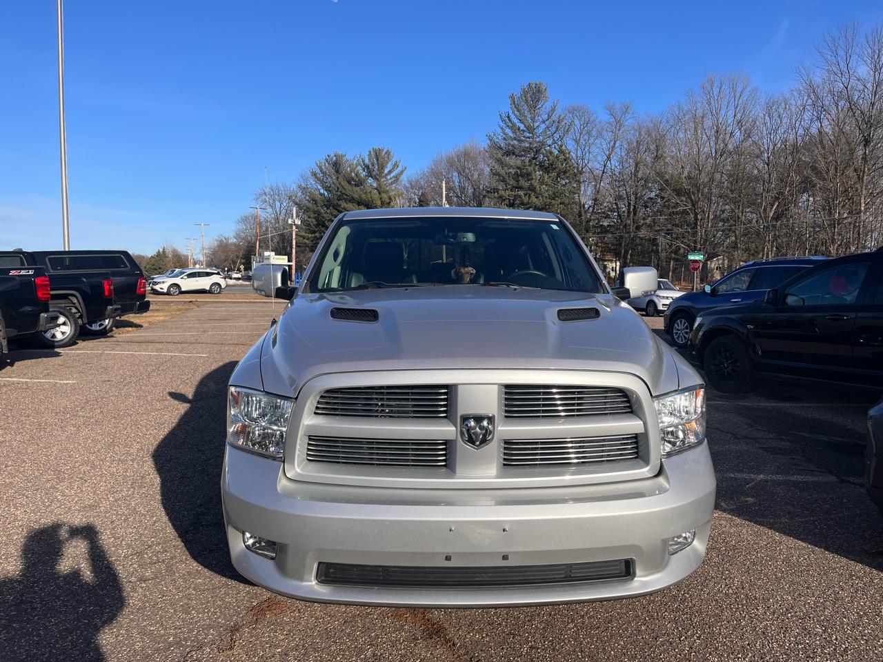 RAM 1500 4WD Crew Cab 140.5" Sport 2011