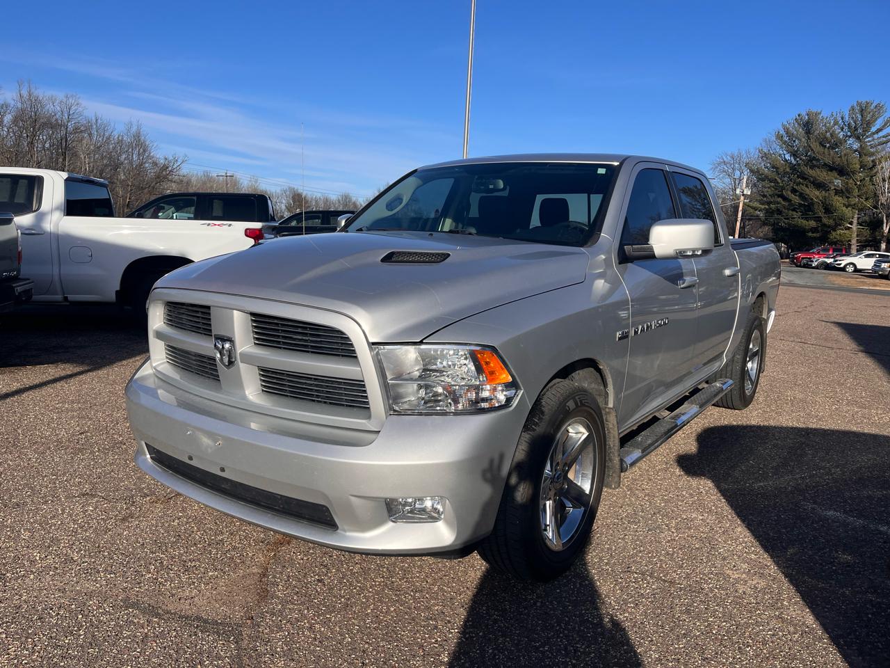 RAM 1500 4WD Crew Cab 140.5" Sport 2011