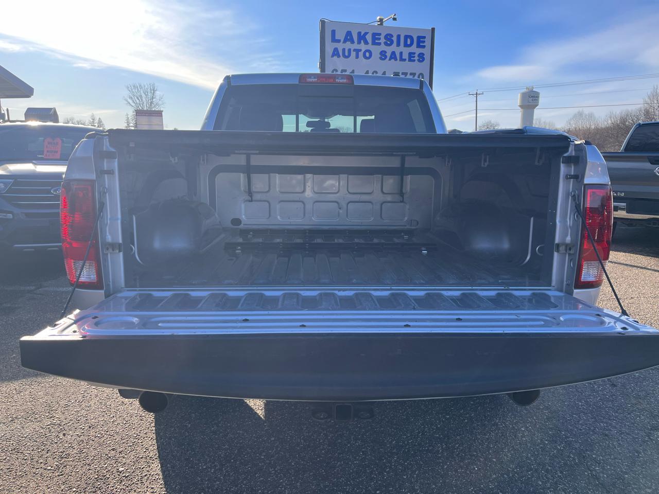 RAM 1500 4WD Crew Cab 140.5" Sport 2011