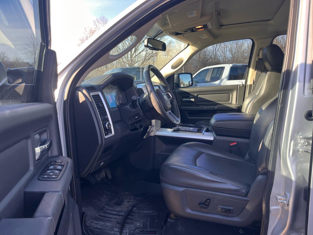 RAM 1500 4WD Crew Cab 140.5" Sport 2011