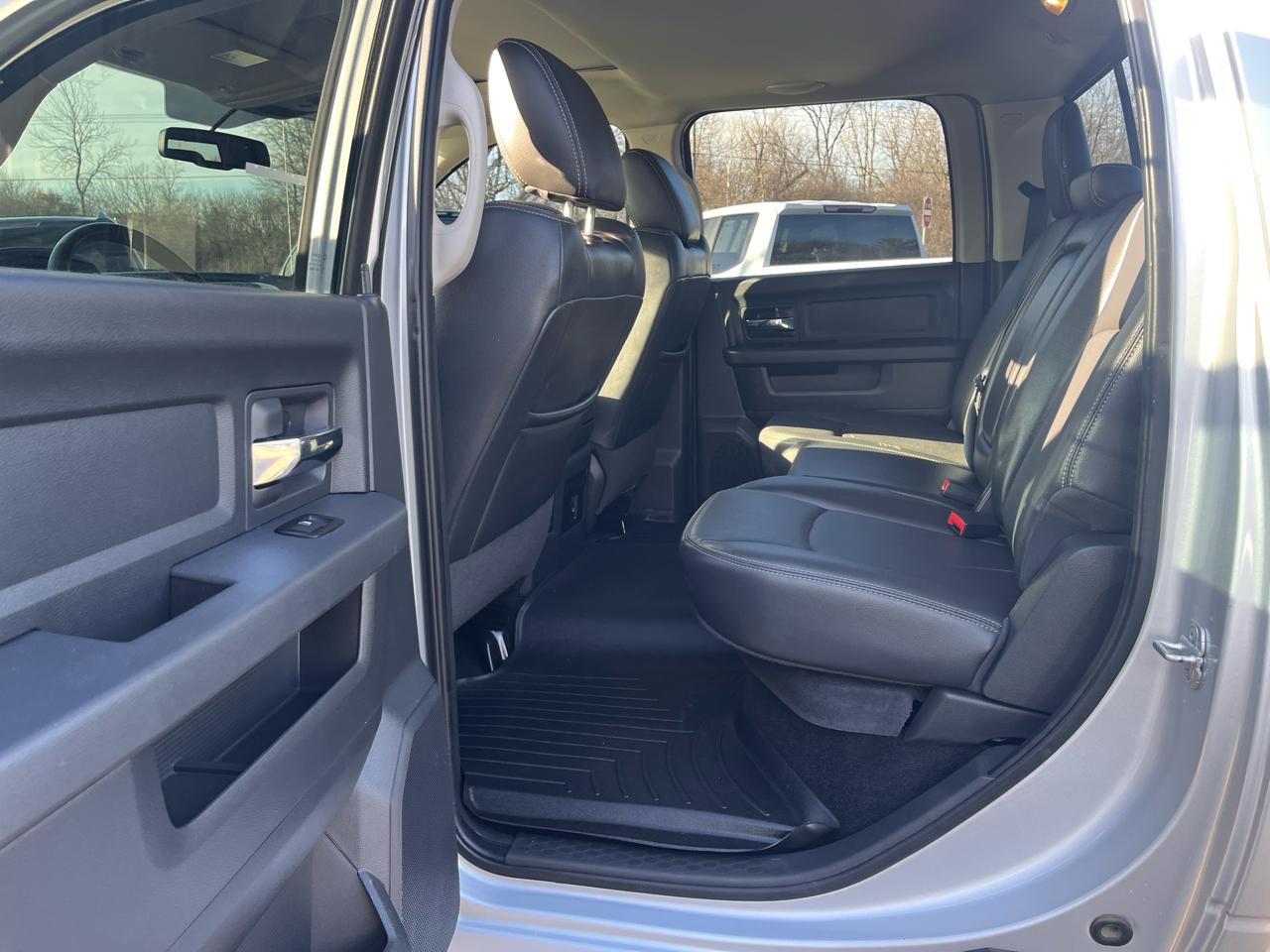 RAM 1500 4WD Crew Cab 140.5" Sport 2011