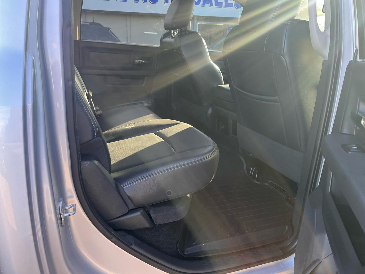 RAM 1500 4WD Crew Cab 140.5" Sport 2011