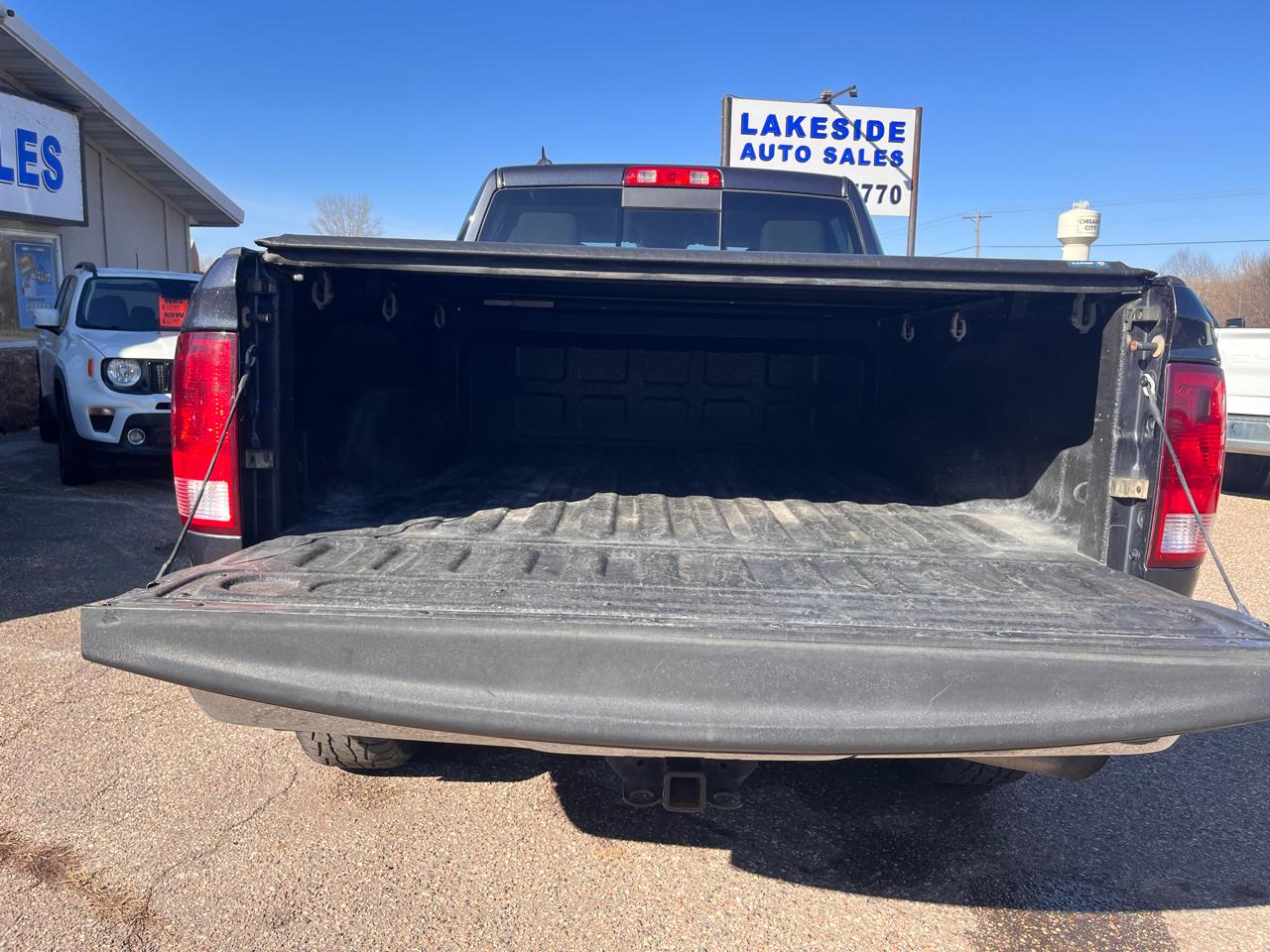 RAM 1500 4WD Quad Cab 140.5" Big Horn 2016