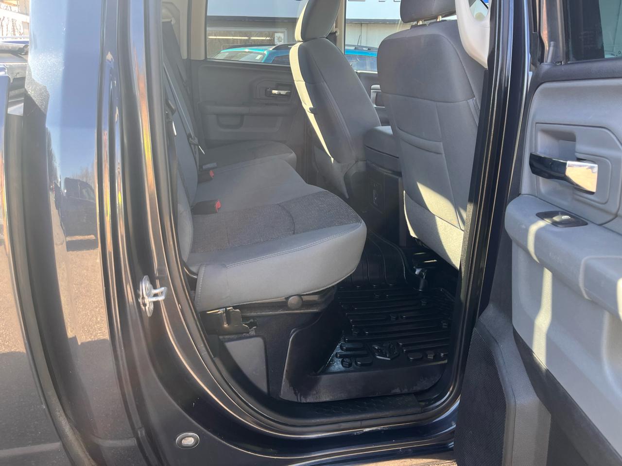 RAM 1500 4WD Quad Cab 140.5" Big Horn 2016