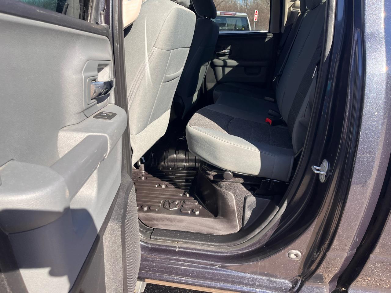 RAM 1500 4WD Quad Cab 140.5" Big Horn 2016