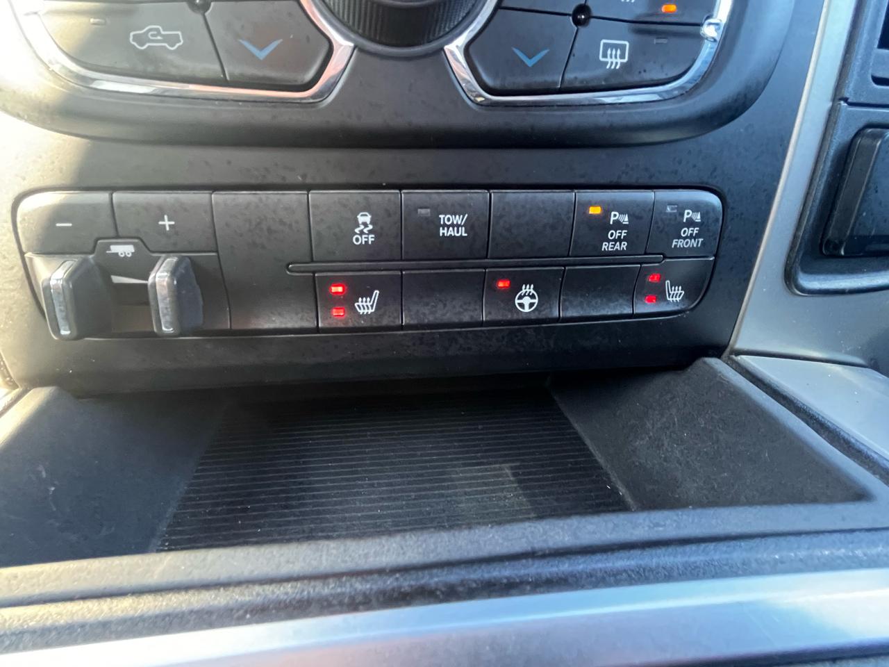 RAM 1500 4WD Quad Cab 140.5" Big Horn 2016