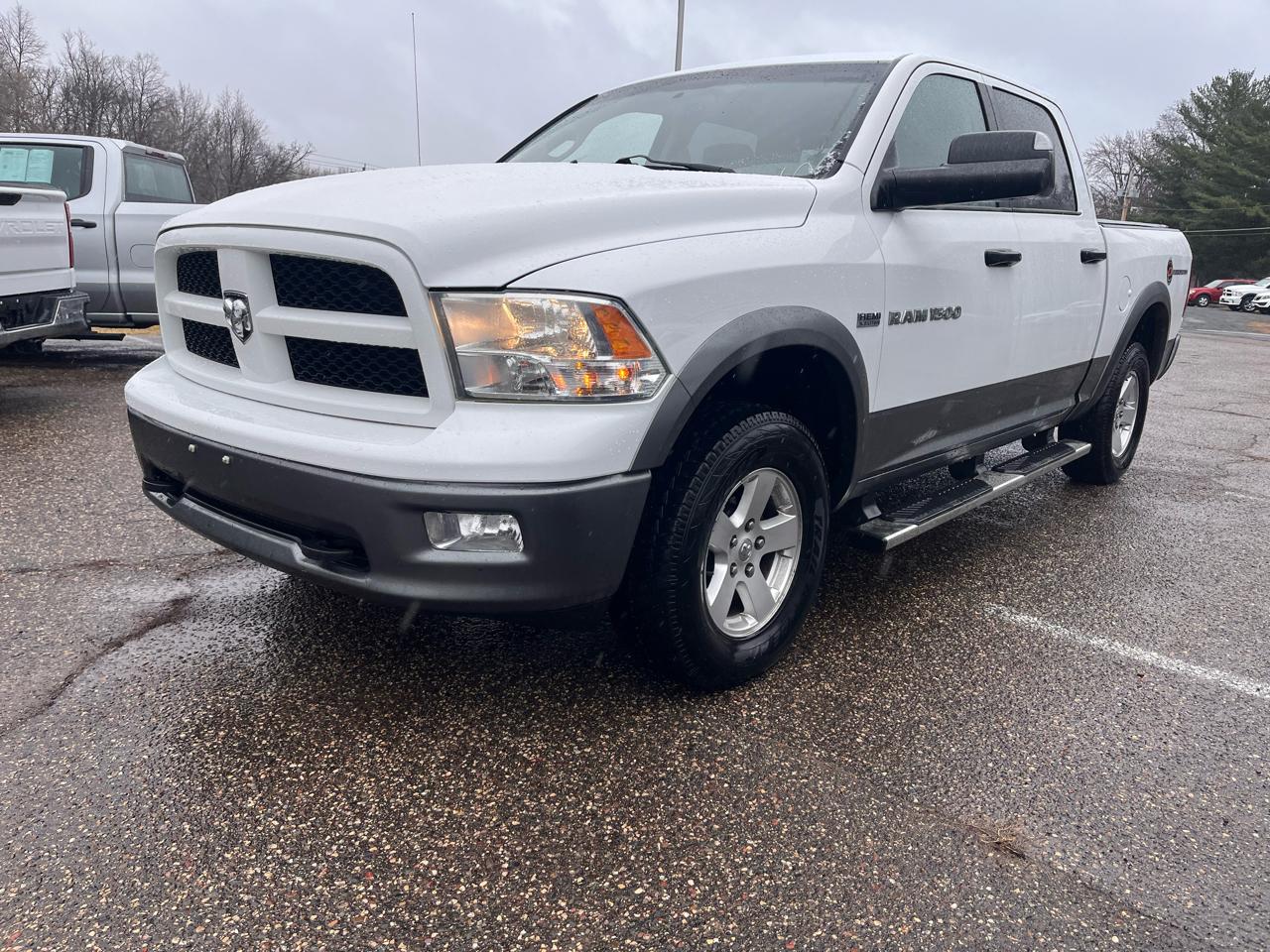 RAM 1500 4WD Crew Cab 140.5" Outdoorsman 2011