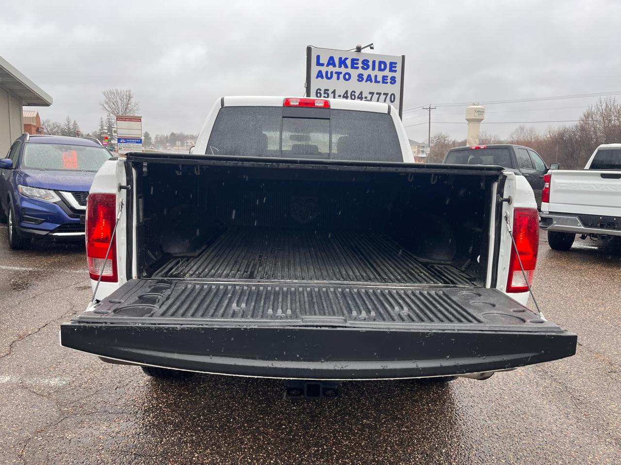 RAM 1500 4WD Crew Cab 140.5" Outdoorsman 2011