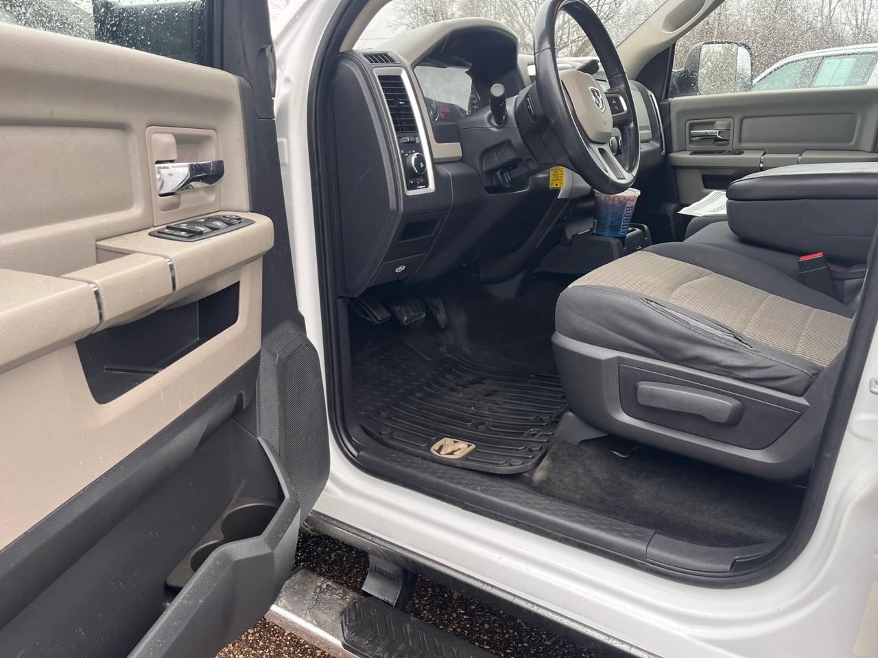 RAM 1500 4WD Crew Cab 140.5" Outdoorsman 2011