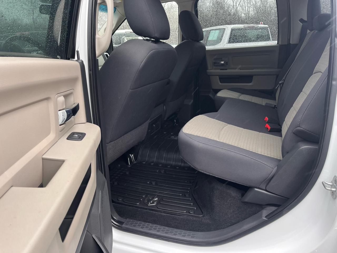 RAM 1500 4WD Crew Cab 140.5" Outdoorsman 2011