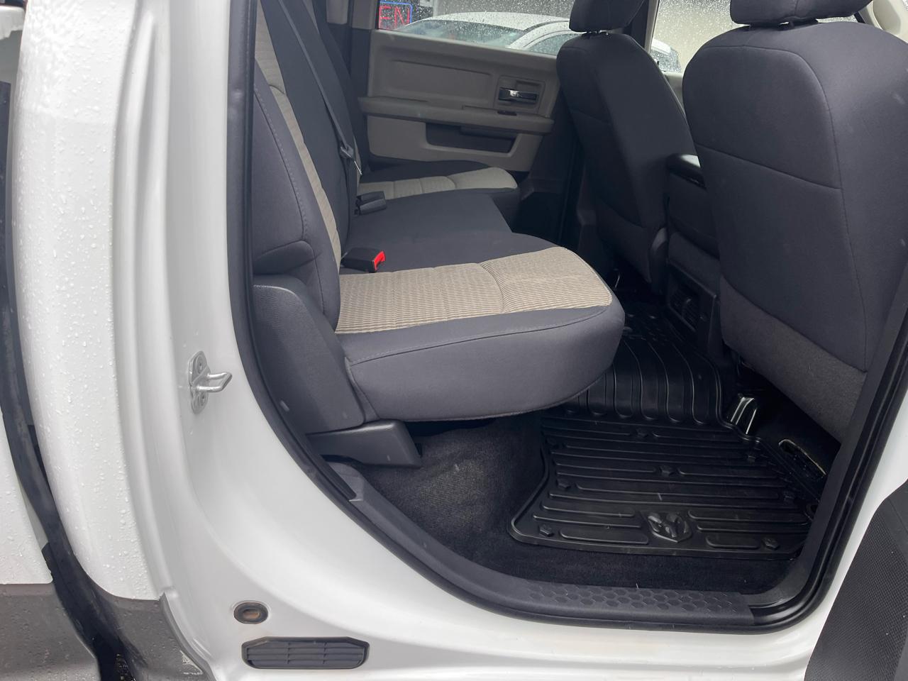 RAM 1500 4WD Crew Cab 140.5" Outdoorsman 2011