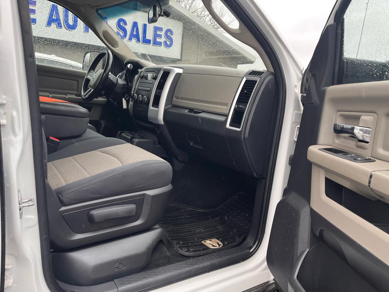 RAM 1500 4WD Crew Cab 140.5" Outdoorsman 2011