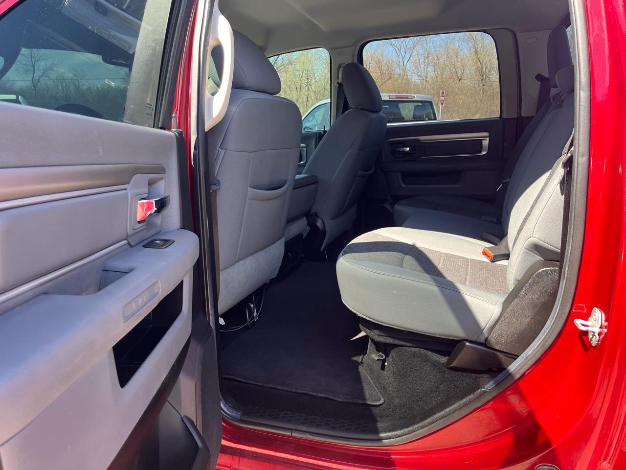 RAM 1500 4WD Crew Cab 140.5" Big Horn 2013