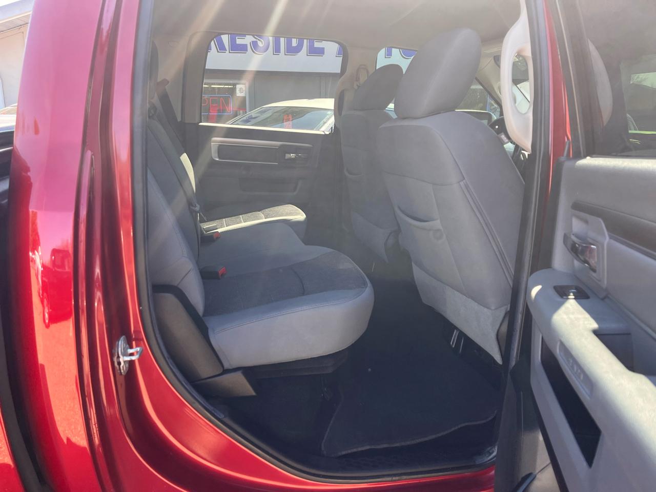 RAM 1500 4WD Crew Cab 140.5" Big Horn 2013