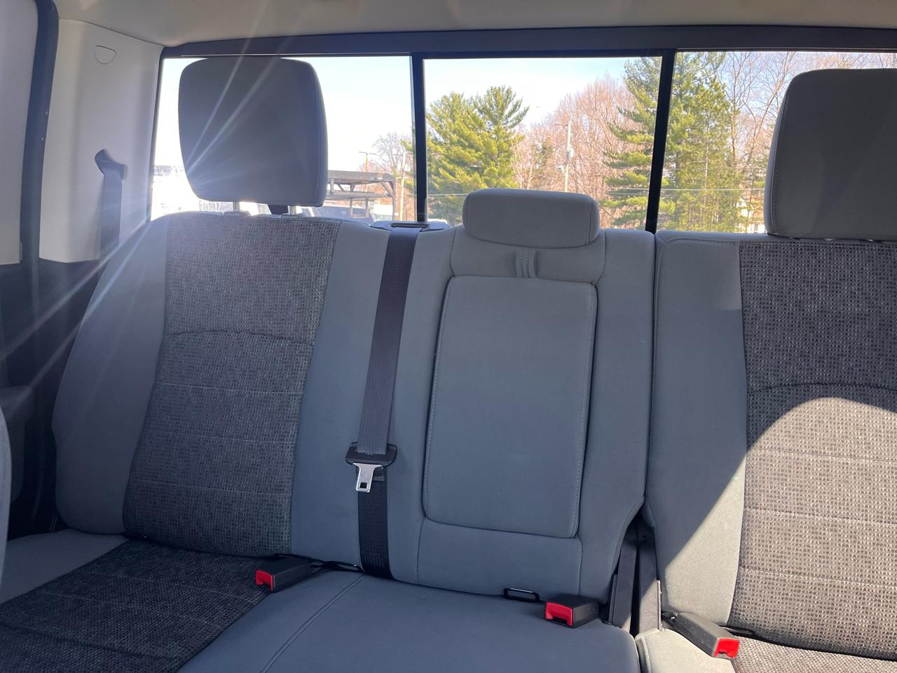 RAM 1500 4WD Crew Cab 140.5" Big Horn 2013