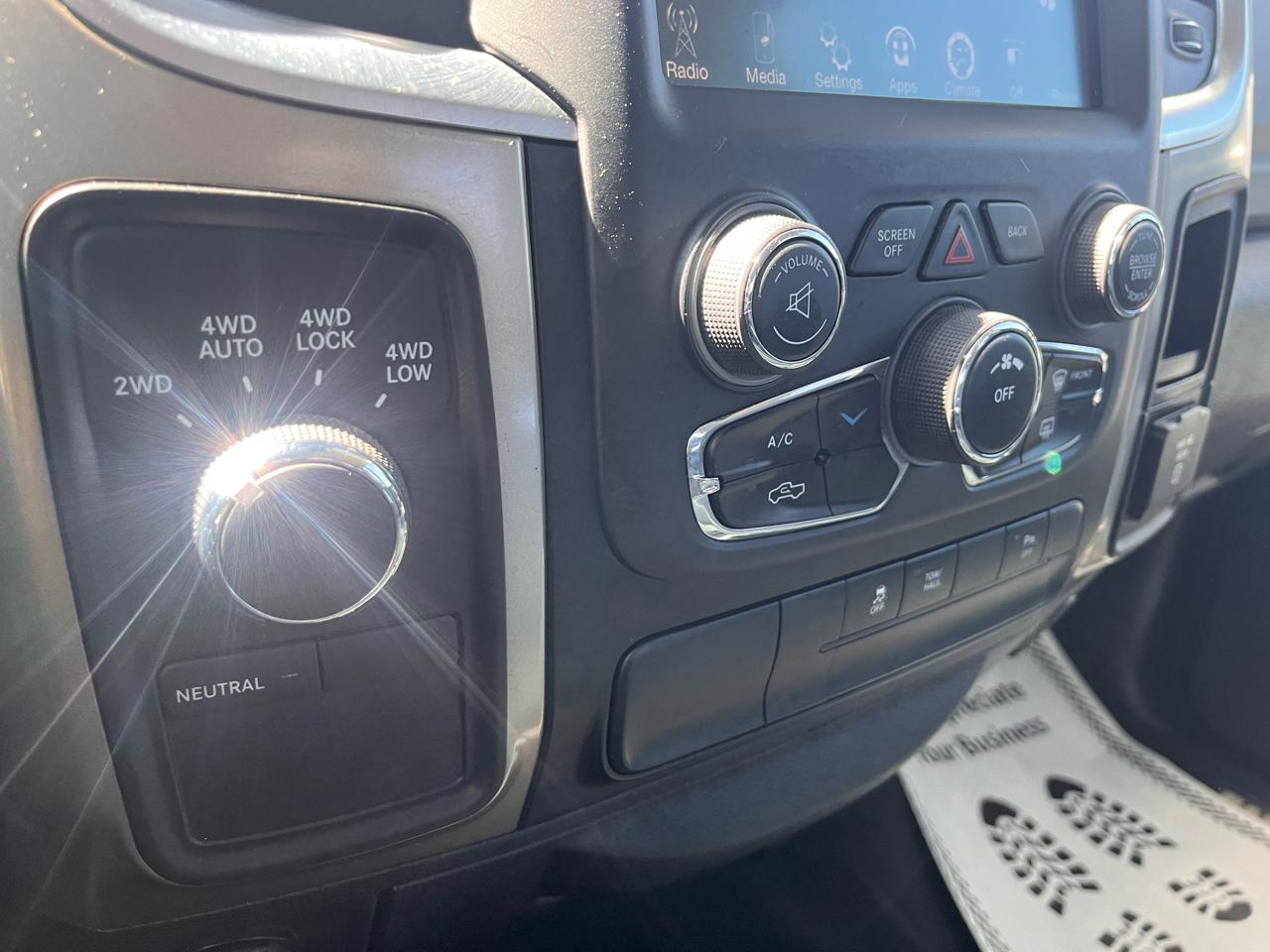 RAM 1500 4WD Crew Cab 140.5" Big Horn 2013