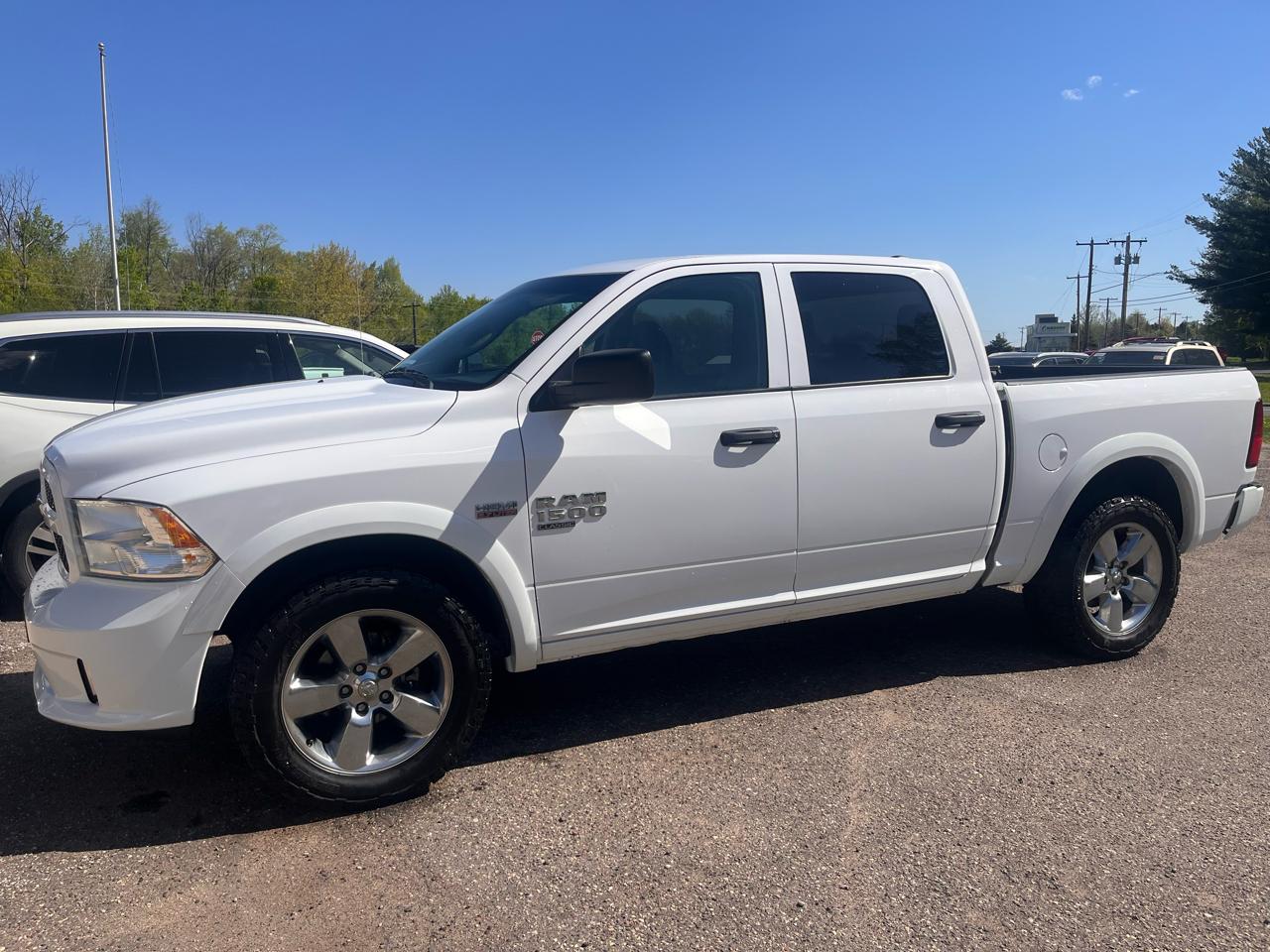 RAM 1500 Classic Express 4x4 Crew Cab 5'7" Box 2019