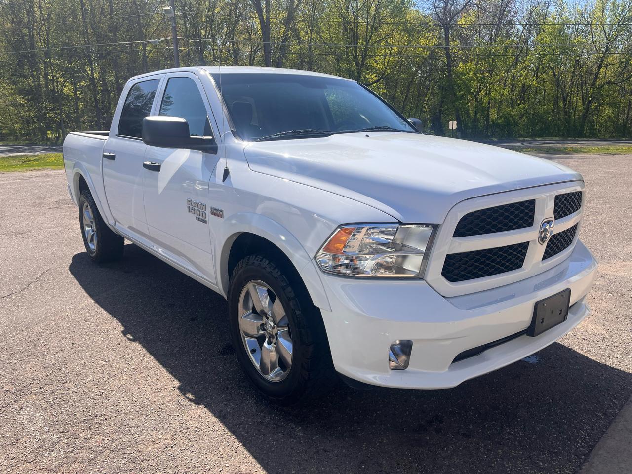 RAM 1500 Classic Express 4x4 Crew Cab 5'7" Box 2019