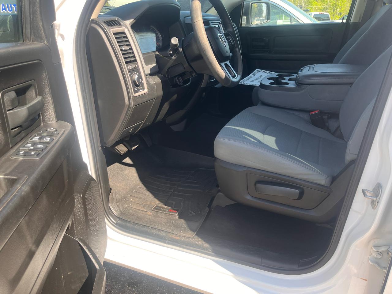 RAM 1500 Classic Express 4x4 Crew Cab 5'7" Box 2019