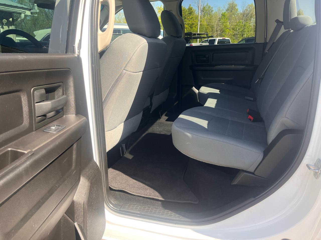 RAM 1500 Classic Express 4x4 Crew Cab 5'7" Box 2019