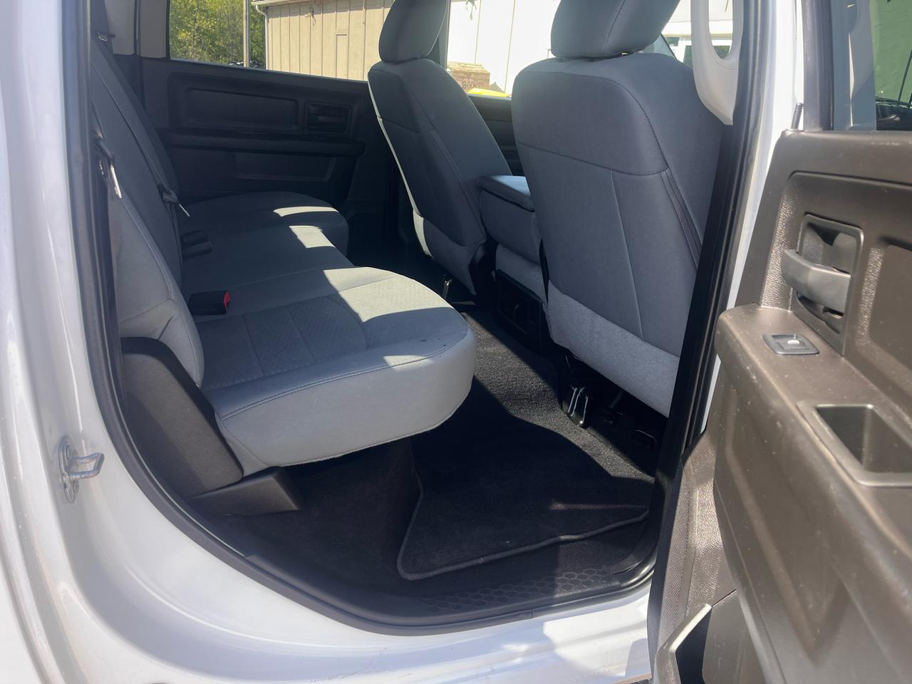 RAM 1500 Classic Express 4x4 Crew Cab 5'7" Box 2019